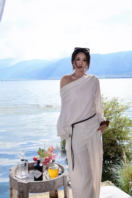 阿菁专属 薄款秋季棉麻不规则斜肩长袖T恤女老钱极简