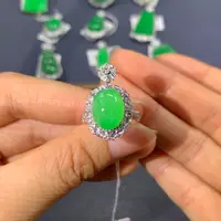 翡翠戒指18K金镶嵌翡翠