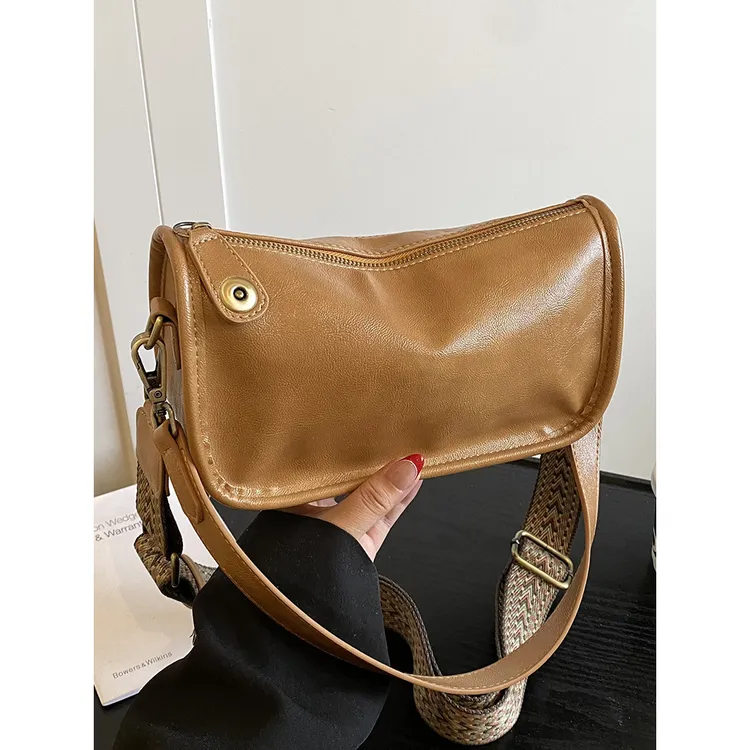 流行小众2025复古美拉德简约腋下女包时尚通勤高级感宽肩带斜挎包