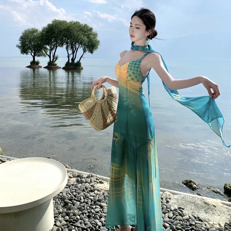 民族风孔雀蓝收腰长款飘带吊带裙长裙夏季绝美氛围感度假连衣裙