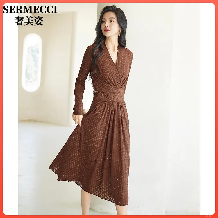 奢美姿美拉德棕色高级感气质收腰显瘦洋装女2025秋新款长袖裹身裙