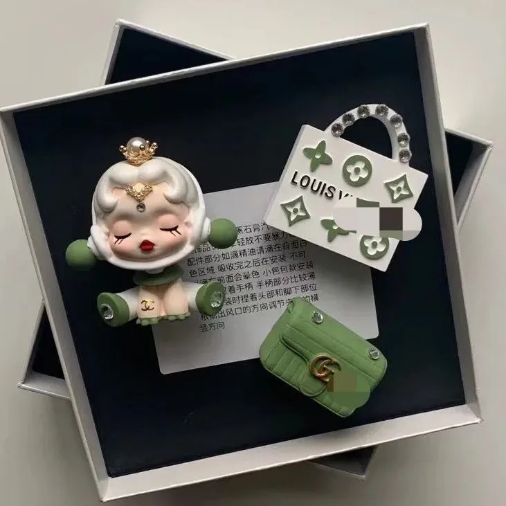 娃娃车载新车礼物奔驰车饰汽车车内出风口摆件可爱车饰品扩香石女