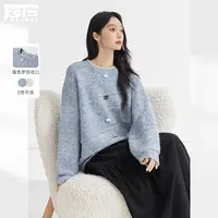 对白超好看异形扣绒感圆领毛衣女2025冬季新款韩系慵懒宽松针织衫
