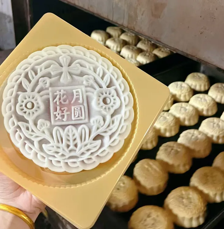 冰皮紫芋双拼大饼潮汕味道广式精致蛋黄雪媚娘中秋赏月美味大月饼