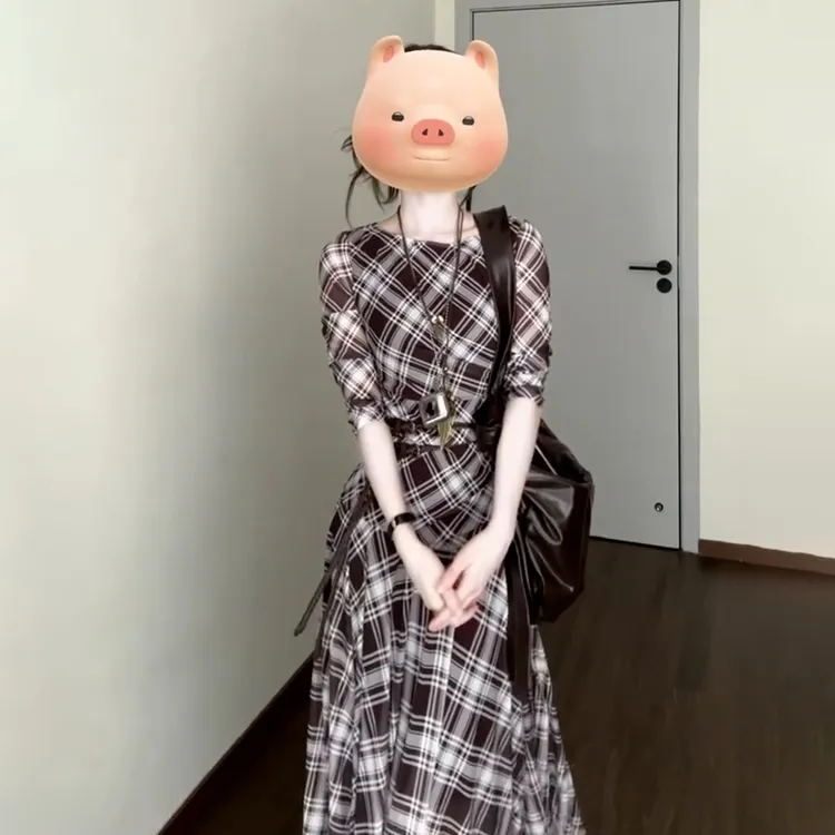 法式高级感格纹长袖连衣裙子女早秋季2025新款巨好看气质收腰长裙