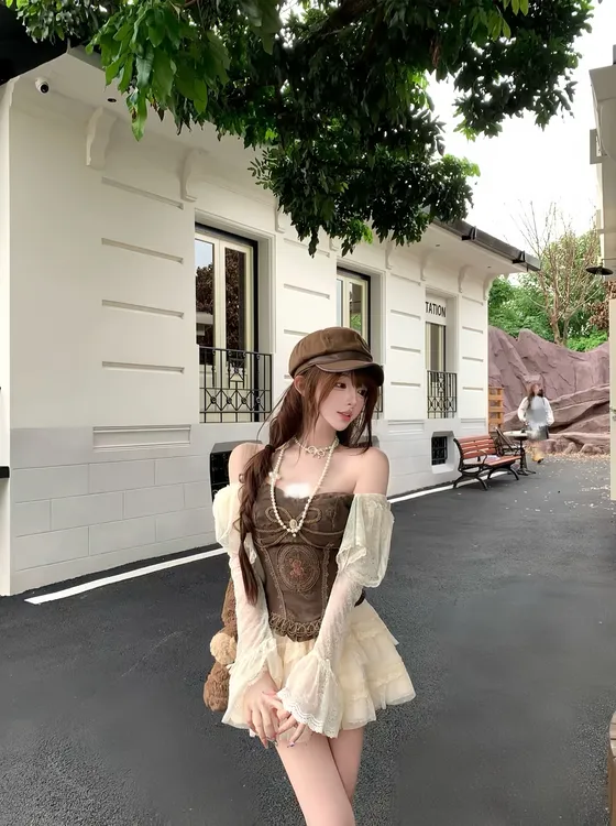  罗曼蒂克 早秋新款纯欲风温婉大方复古宫廷风拼接蕾丝上衣+短裙 