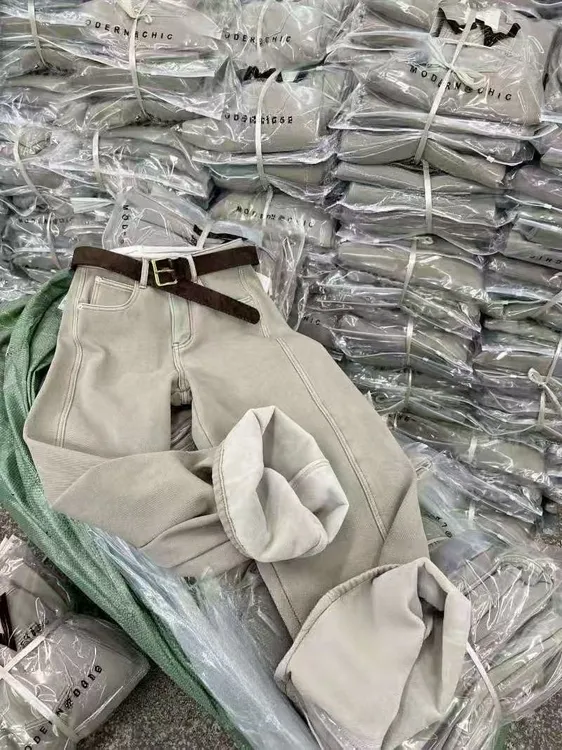 冬季新品慵懒风极简风无弹做旧弯刀直筒裤女牛仔裤奶茶灰色气质款