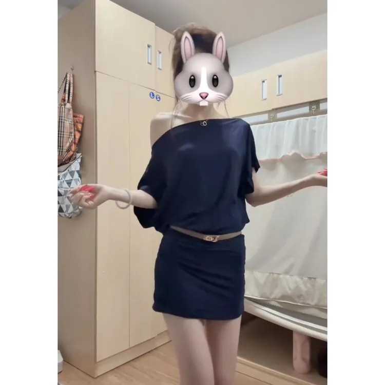 MARIE.COCO韩系甜辣风不规则斜肩藏蓝色连衣裙女纯欲收腰包臀短裙