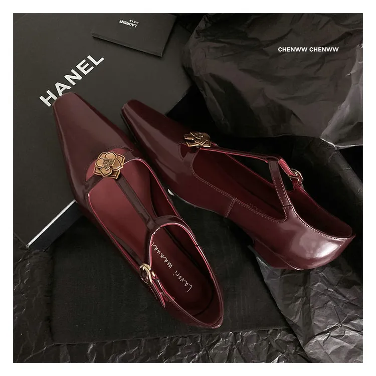 【CHENWW】赫本风T字结构复古山茶花百搭通勤玛丽珍方头粗跟单鞋女