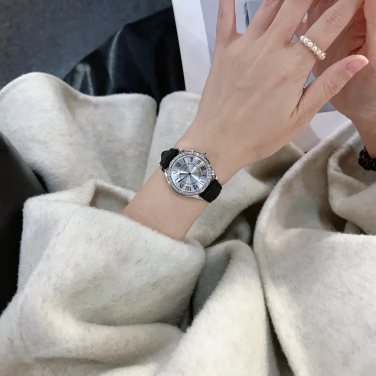 Coliy Kiss镶钻简约罗马字面表盘带日历防水手表时尚轻奢女士腕表