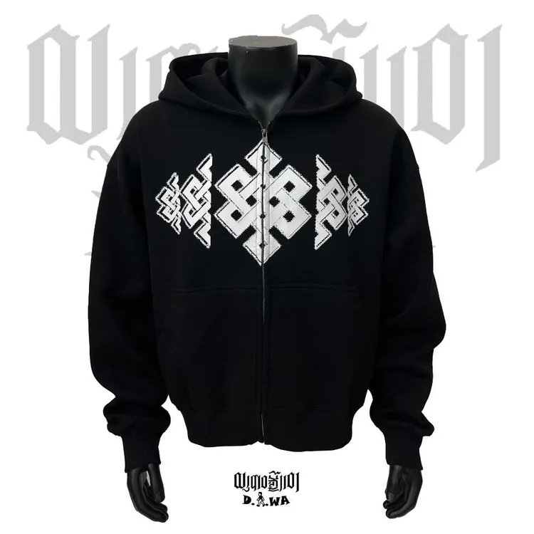 DJWA（ 顿觉瓦 ）藏元素Boxy短款卫衣刺绣480克重磅