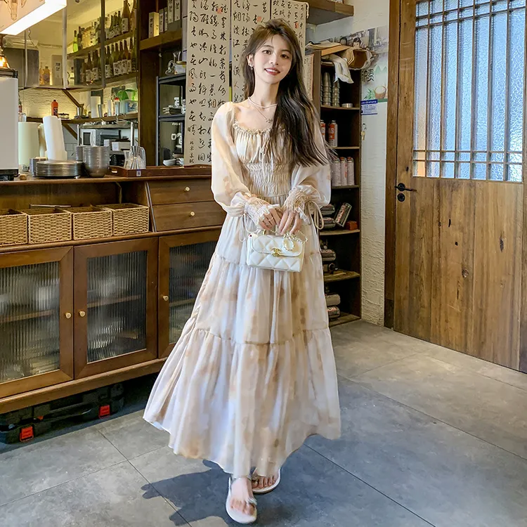 法式温柔风灯笼袖碎花连衣裙女2025春夏季韩版收腰显瘦雪纺长裙子