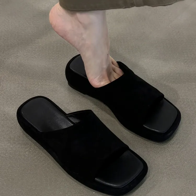 羊皮版！2025新款踩屎感黑色露趾凉拖鞋女夏季外穿百搭厚底穆勒鞋