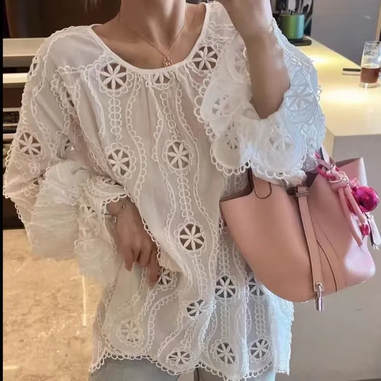 韩系重工刺绣镂空设计蕾丝喇叭袖罩衫女2025夏季新款白色圆领上衣