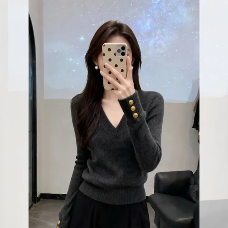 晚宴场合新款潮牌女装秋冬流行时尚灰色V领内搭打底针织衫厚毛衣