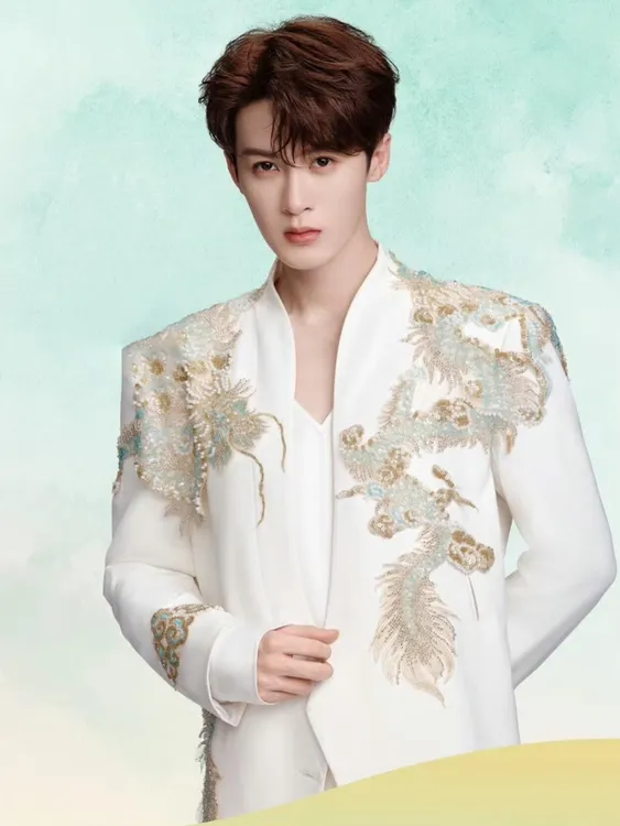 檀健次明星同款白色立领刺绣龙纹西装男时尚高级感宴会礼服套装