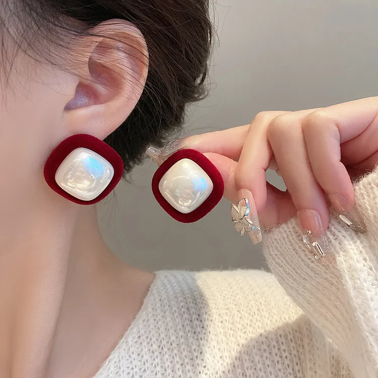 非金属仿珍珠耳饰 法式复古秋冬珠珠耳钉女夸张耳环轻奢高级感134