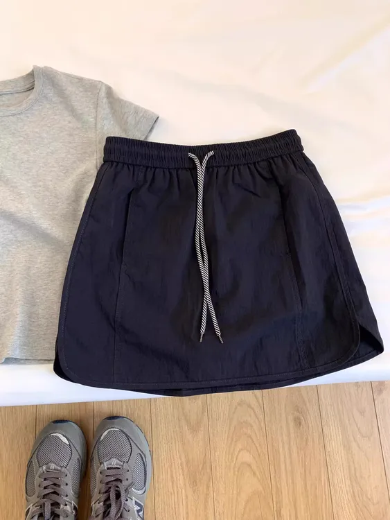 小马刺绣运动休闲工装短裙女夏季2025新款学院风小个子a字半身裙