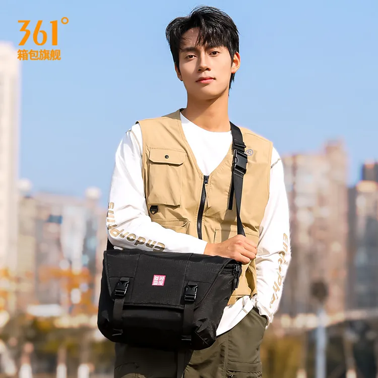 361°工装风休闲男士单肩包男士斜挎包运动简约多口袋防水户外日系