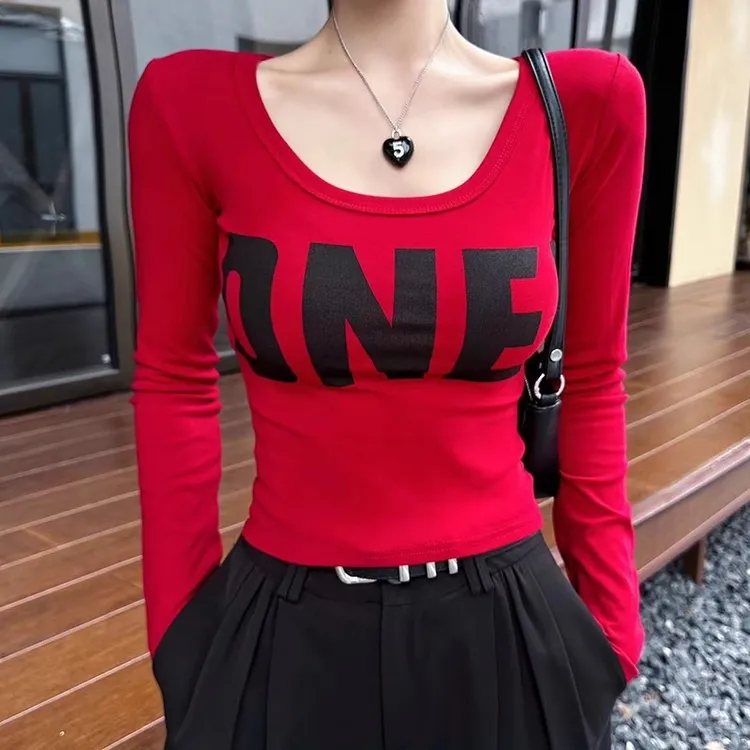 辣妹正肩u领长袖T恤女秋季修身辣妹高腰短款减龄字母印花漂亮上衣