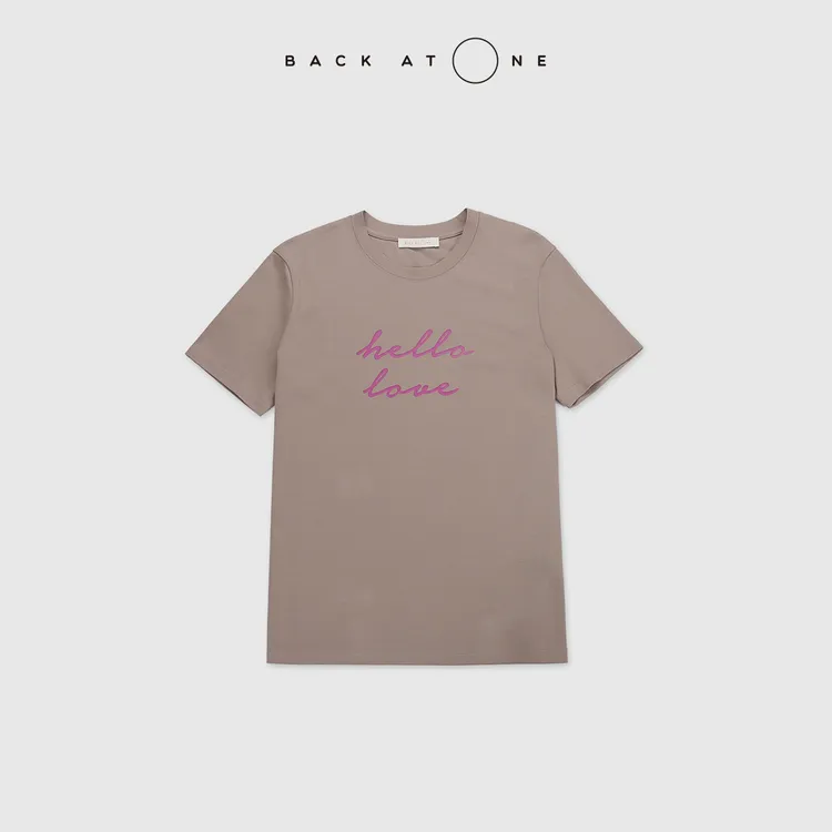 BackAtOne “午后简韵” 时尚简约圆领字母印花T恤 BFS-1BA110B-K