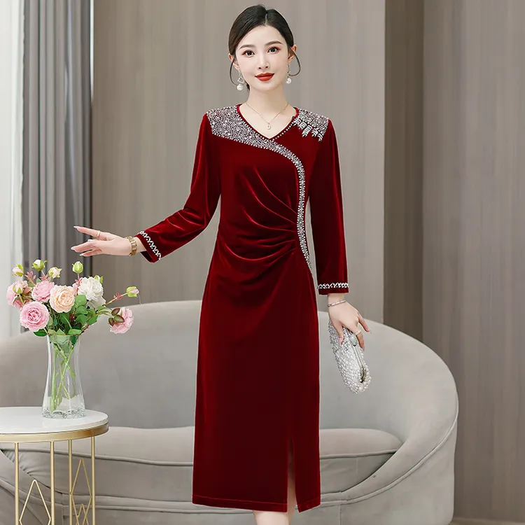 喜婆婆婚宴装礼服丝绒连衣裙女秋冬季新款妈妈平时可穿设计感裙子