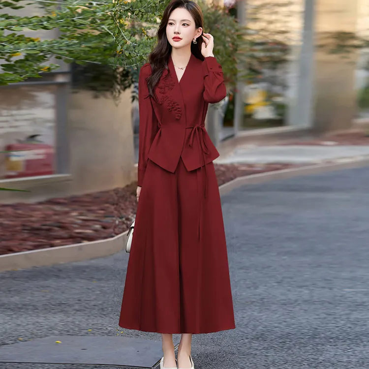 优雅气质职业套装裙女2025秋季新款别致漂亮收腰西服半身裙两件套