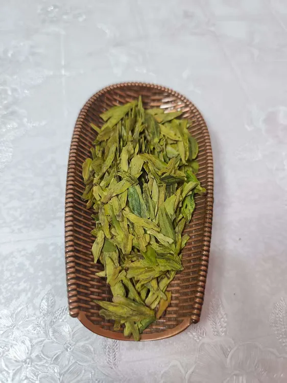 浙江绿茶：西湖龙井——一芽两叶，豆香