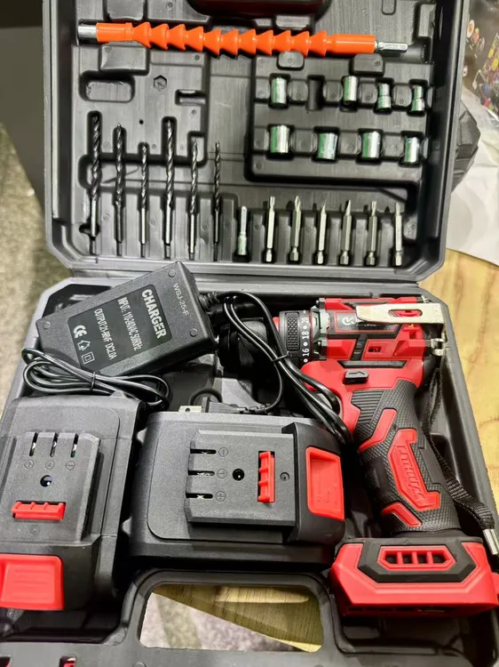 红色的功能五金工具工具箱 139