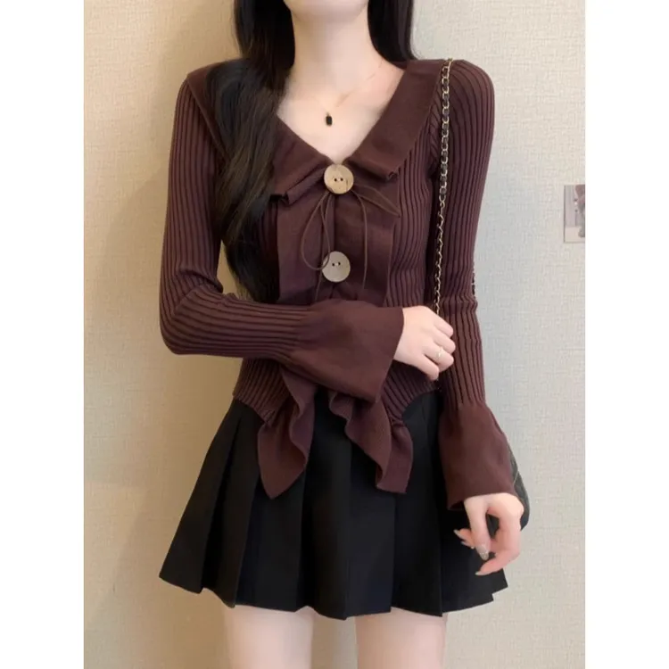 法式荷叶边领长袖针织衫女秋冬季新款不规则纽扣咖色毛衣打底衫