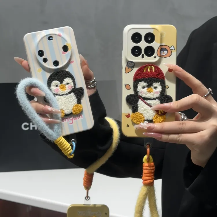 刺绣麦门企鹅贴件挂绳适用苹果17/16pro手机壳华为vivo小米oppo套