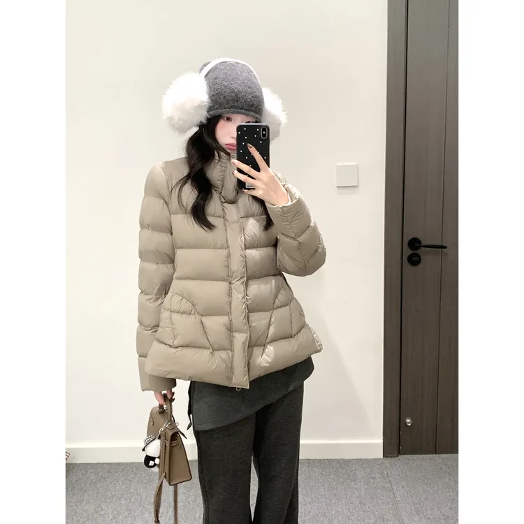 2025冬季新款时尚收腰廓形立领棉服女高级感修身显瘦排骨短款外套