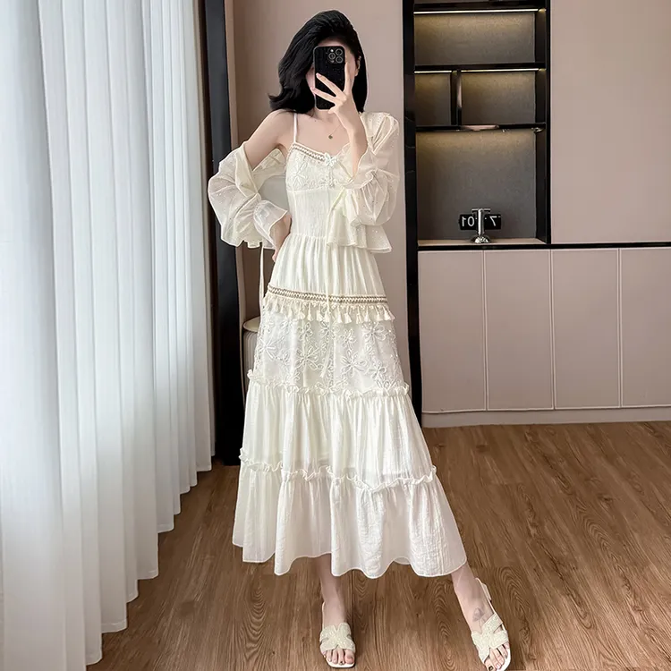 波西米亚风复古民族风设计感吊带上衣女春夏新款流苏长半裙套装