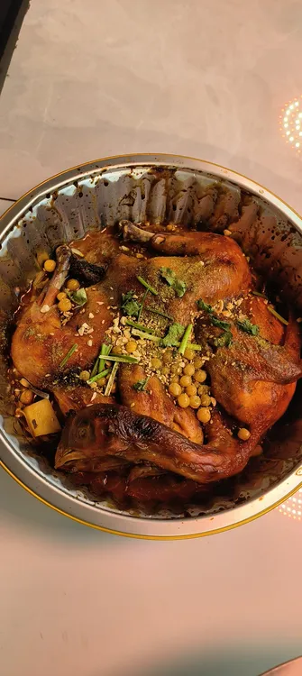 希增金汤状元鸡，是河南省鹤壁市浚县王庄地方名吃