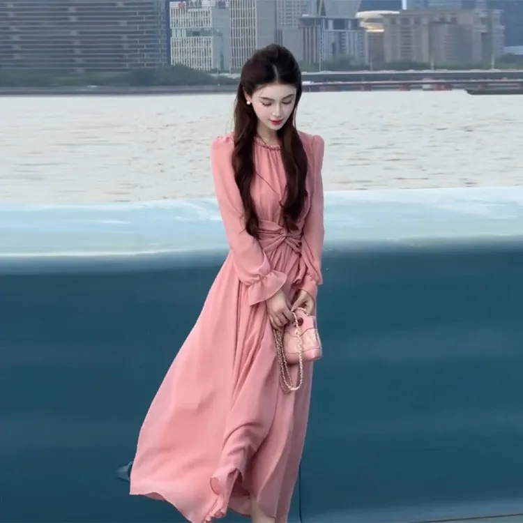 【暮色蔷微】2025秋季新款法式温柔风粉色圆领收腰显瘦长袖仙女裙