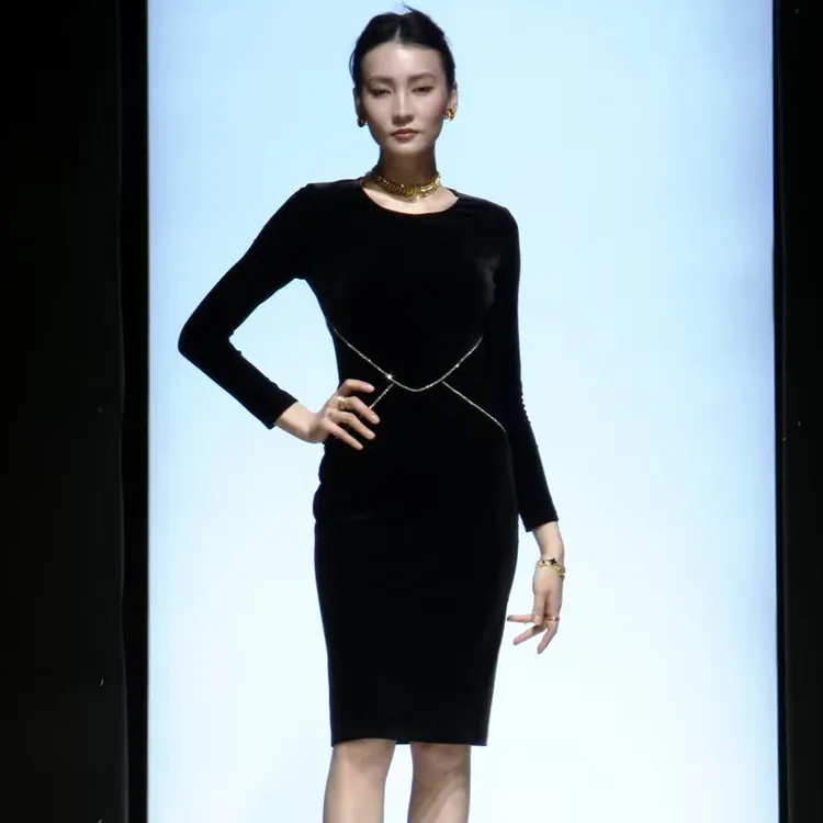 2025秋季新款知性优雅风收腰拼钻轻奢修身包臀丝绒连衣裙长袖女装