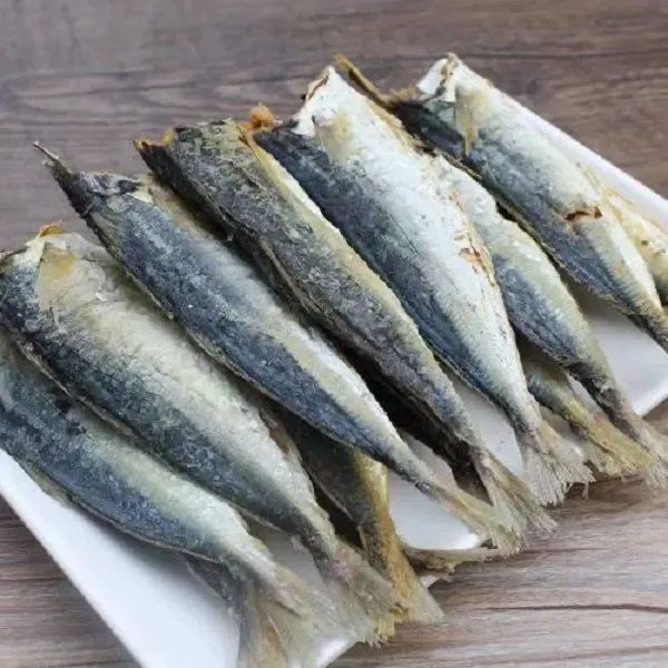 南日岛去头日晒巴浪鱼干