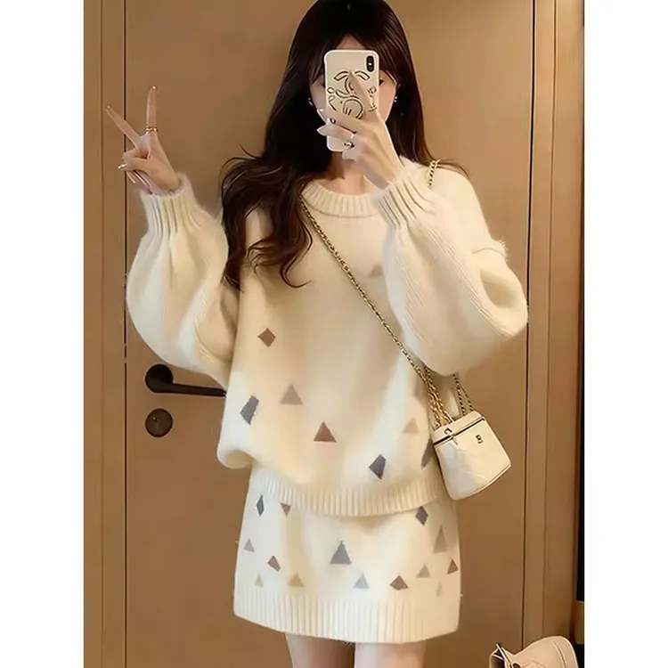 2025超火冬装巨好看的一整套穿搭独特漂亮白色针织衫两件套装裙女