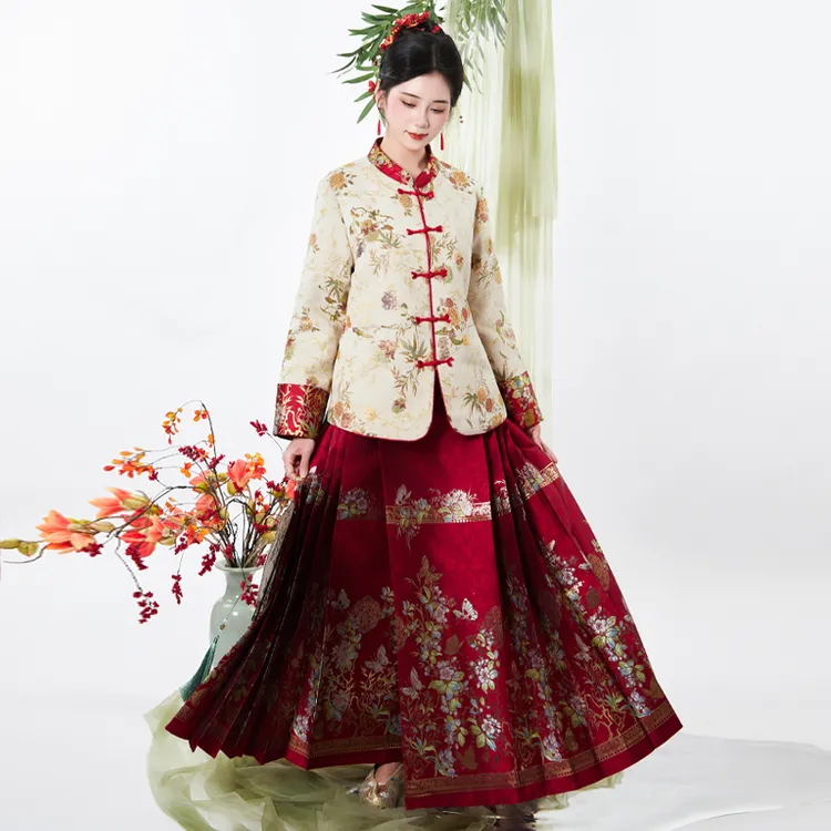 梦桑塔2025新品新中式大码上衣加棉冬季红色日常改良马面裙女