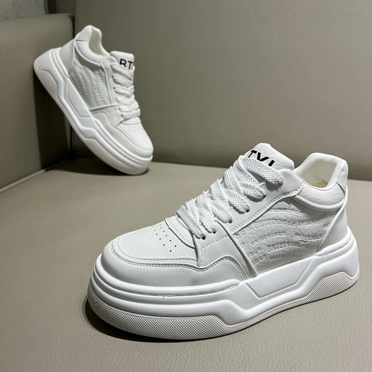 韩版冬季男鞋平跟休闲风圆头中帮时尚休闲鞋韩版厚底运动潮流男鞋