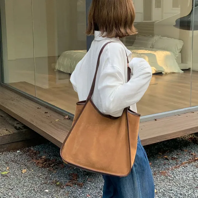 竹笋喵喵 绒面简约大容量单肩包女秋冬百搭松弛感时尚拼接托特包