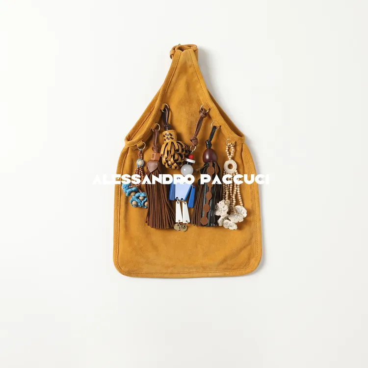 AP洛哥51040BT【乐园】羊皮趣味挂件时尚百搭个性手拿包手提包