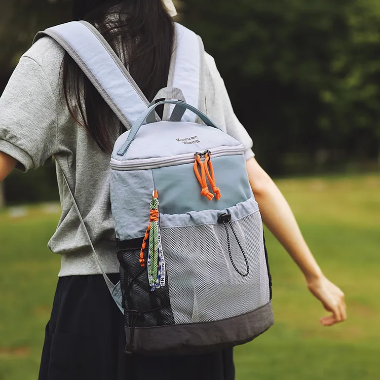 大学生运动包男女情侣款超轻户外徒步登山双肩包出游旅行背包防水