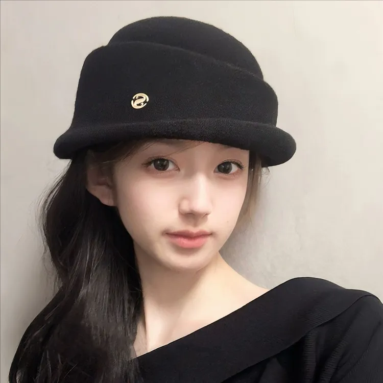 法式赫本风黑色圆顶千金礼帽女2025新款秋冬显脸小渔夫帽卷边帽子