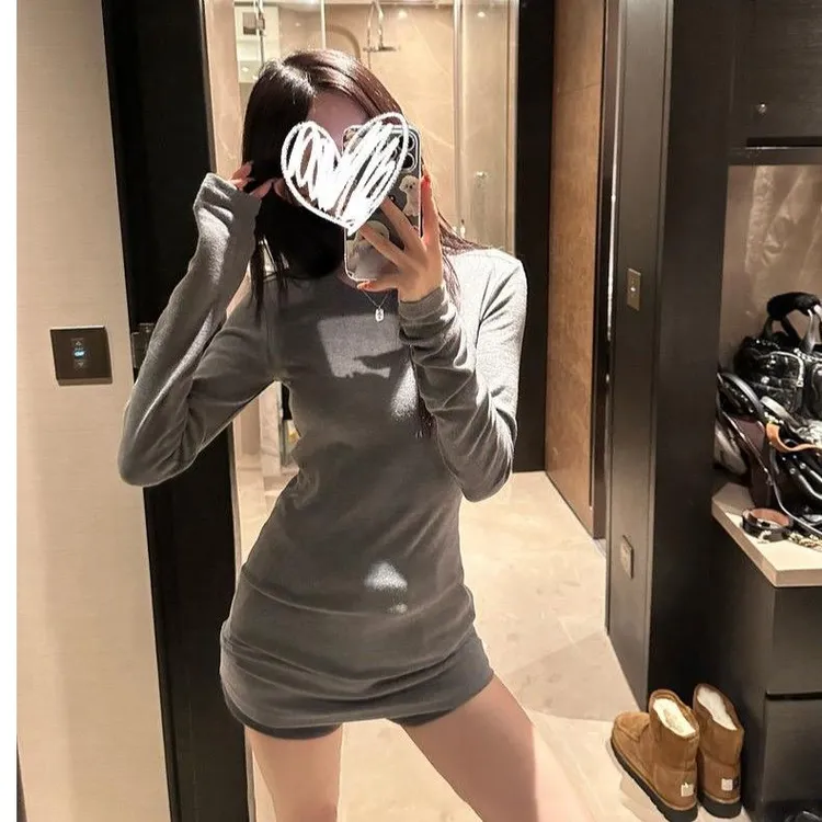 正肩长袖t恤女秋冬内搭磨毛打底衫中长款修身包臀遮屁股上衣加厚