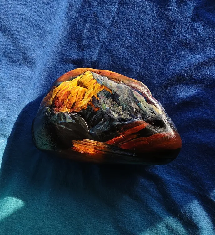 石头画 日照金山，象征希望、幸运和幸福 ，财富与尊贵，摆件 手绘