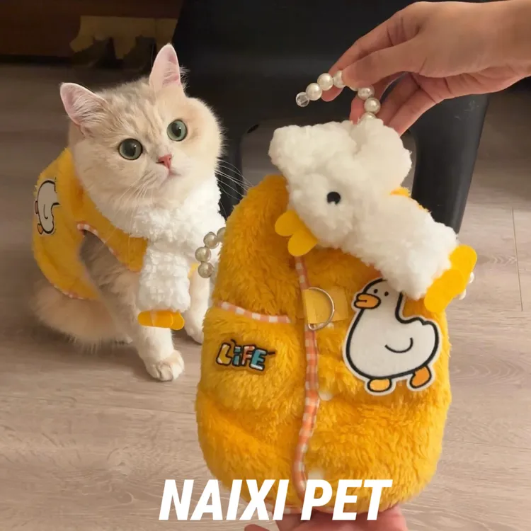 宠物保暖可爱套装大鹅小熊卡通图案毛绒背心牵引扣贴布服饰金渐层