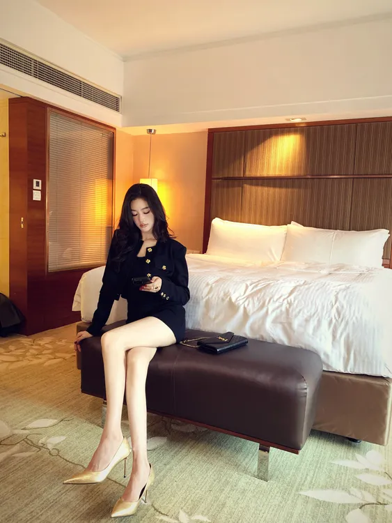 金南一圆领金扣长袖短外套气质秋季女U领短裙两件套