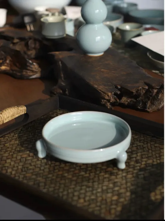 汝窑天青釉三足洗微瑕