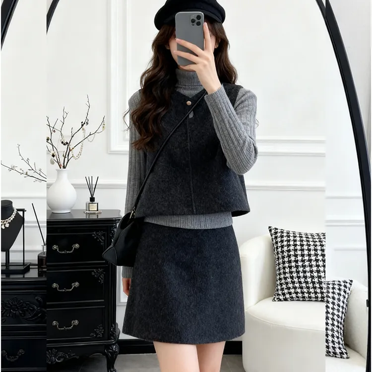 秋冬韩系穿搭三件套装女时尚高级感针织马甲内搭打底衫包臀短裙子